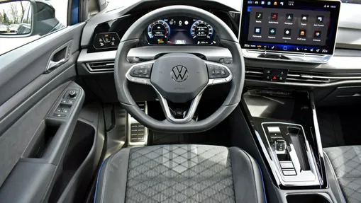 VOLKSWAGEN Golf -