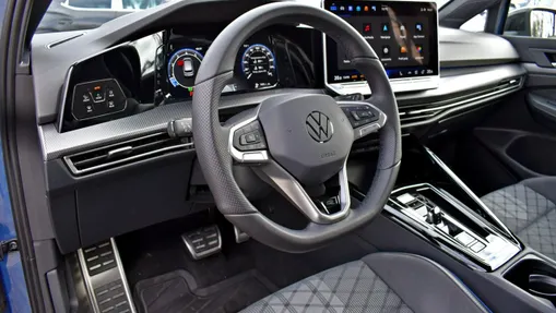 VOLKSWAGEN Golf -