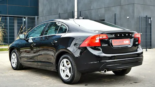 VOLVO S60 -