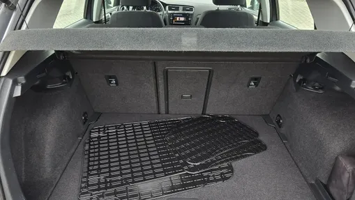 VOLKSWAGEN Golf -