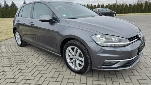 VOLKSWAGEN Golf -