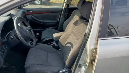 TOYOTA Avensis -