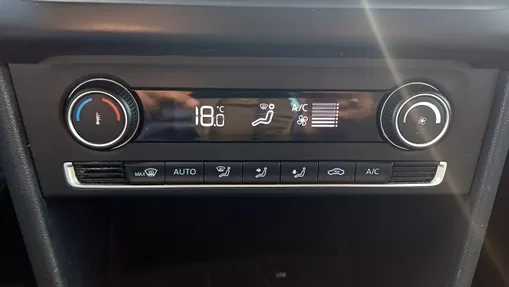 VOLKSWAGEN Polo -