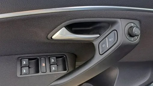 VOLKSWAGEN Polo -