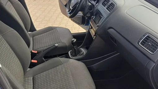 VOLKSWAGEN Polo -