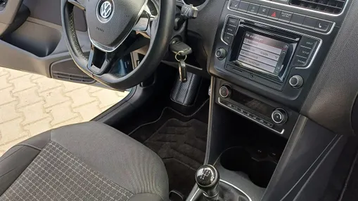VOLKSWAGEN Polo -