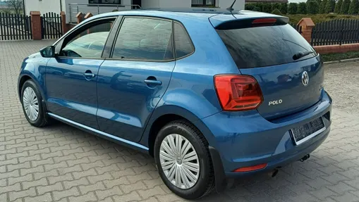 VOLKSWAGEN Polo -