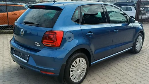 VOLKSWAGEN Polo -