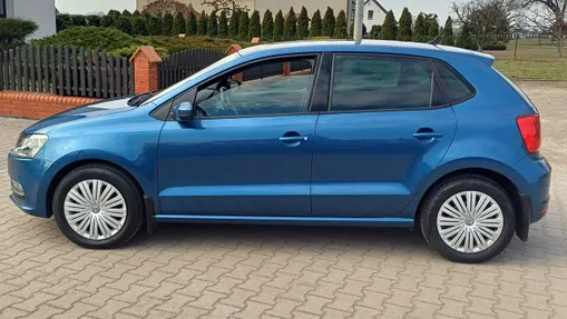 VOLKSWAGEN Polo -