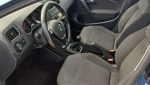 VOLKSWAGEN Polo -