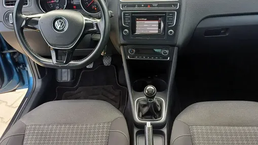 VOLKSWAGEN Polo -