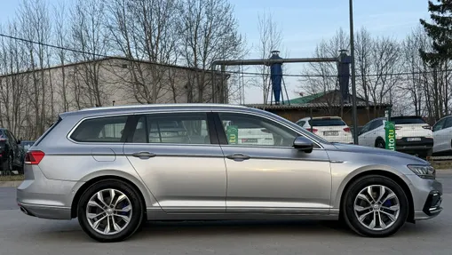 VOLKSWAGEN Passat -