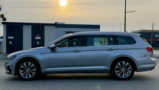 VOLKSWAGEN Passat -