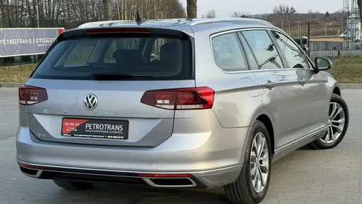 VOLKSWAGEN Passat -