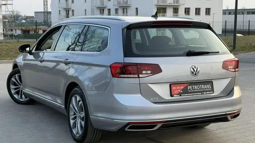 VOLKSWAGEN Passat -