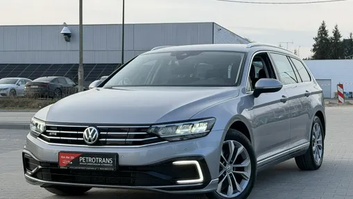 VOLKSWAGEN Passat -