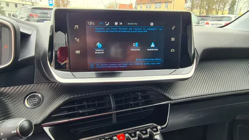 PEUGEOT 208 -