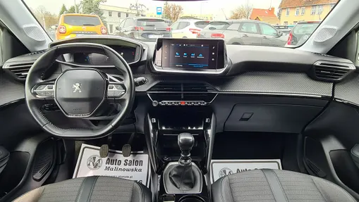 PEUGEOT 208 -
