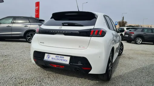 PEUGEOT 208 -