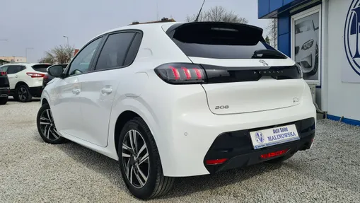 PEUGEOT 208 -
