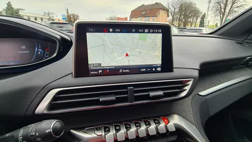 PEUGEOT 5008 -