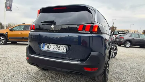 PEUGEOT 5008 -