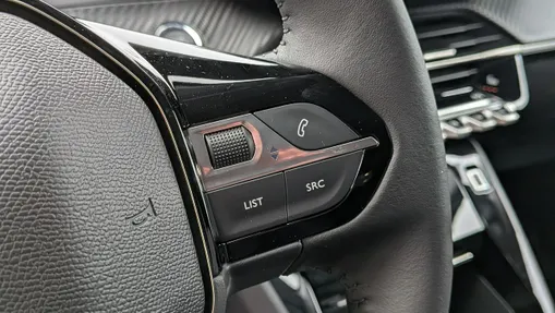 PEUGEOT 208 -