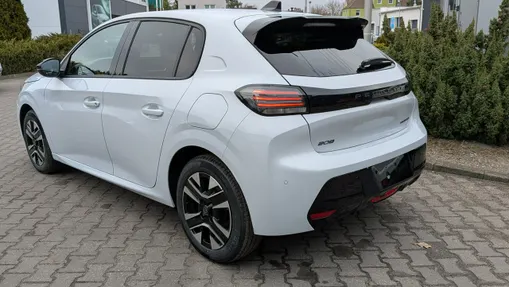 PEUGEOT 208 -