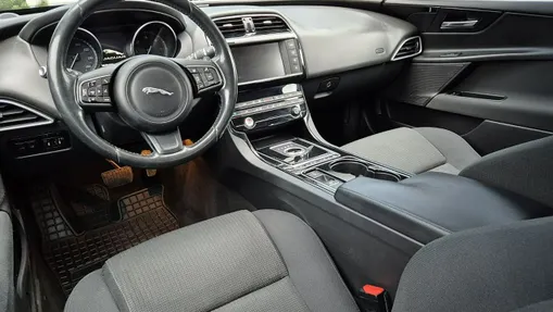 JAGUAR XE -