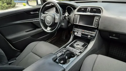 JAGUAR XE -