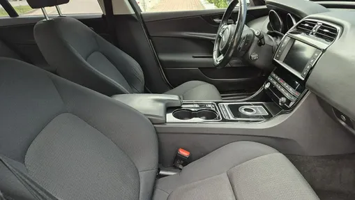 JAGUAR XE -