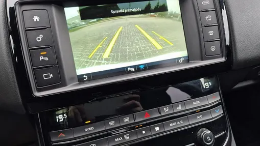 JAGUAR XE -