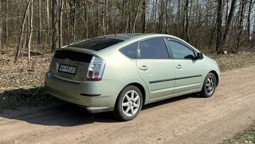 TOYOTA Prius -