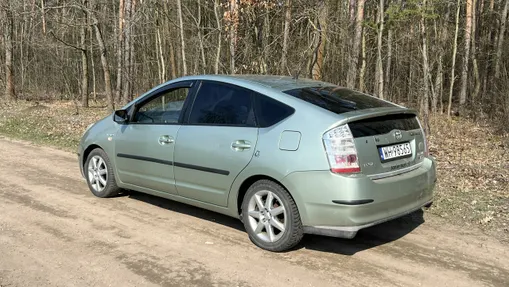 TOYOTA Prius -