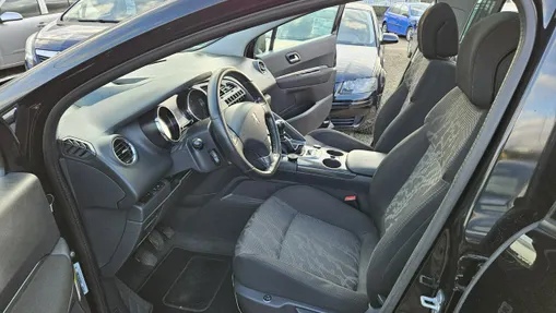 PEUGEOT 3008 -