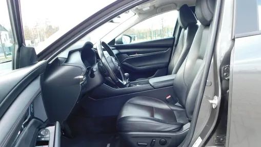 MAZDA 3 -