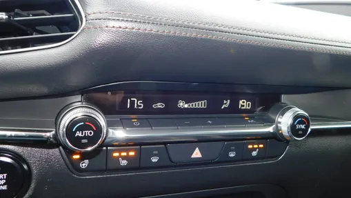 MAZDA 3 -