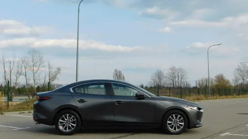 MAZDA 3 -