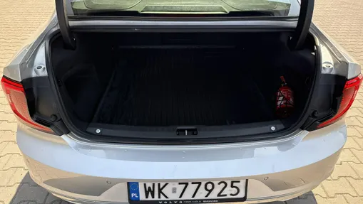 VOLVO S90 -