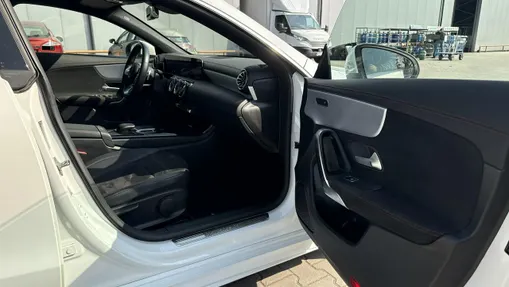 MERCEDES-BENZ CLA -