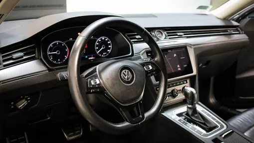 VOLKSWAGEN Passat -