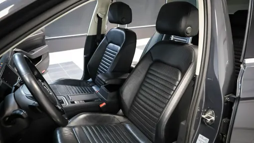 VOLKSWAGEN Passat -