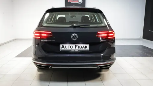 VOLKSWAGEN Passat -