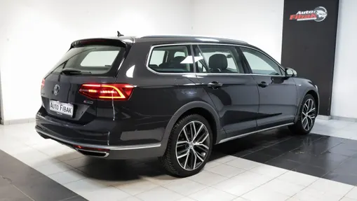 VOLKSWAGEN Passat -