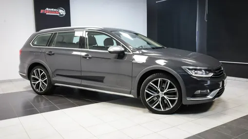 VOLKSWAGEN Passat -