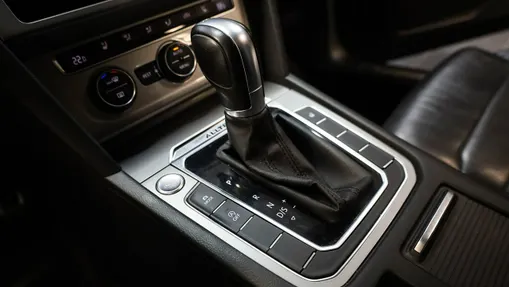 VOLKSWAGEN Passat -