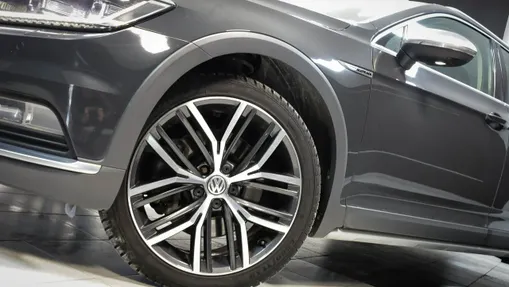 VOLKSWAGEN Passat -