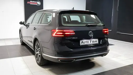 VOLKSWAGEN Passat -