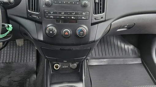 HYUNDAI i30 -