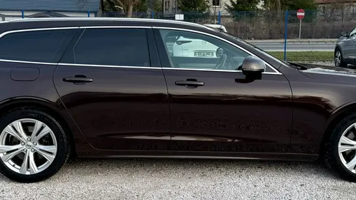 VOLVO V90 -